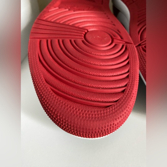 Air Jordan 1 Low - Picture 7 of 8